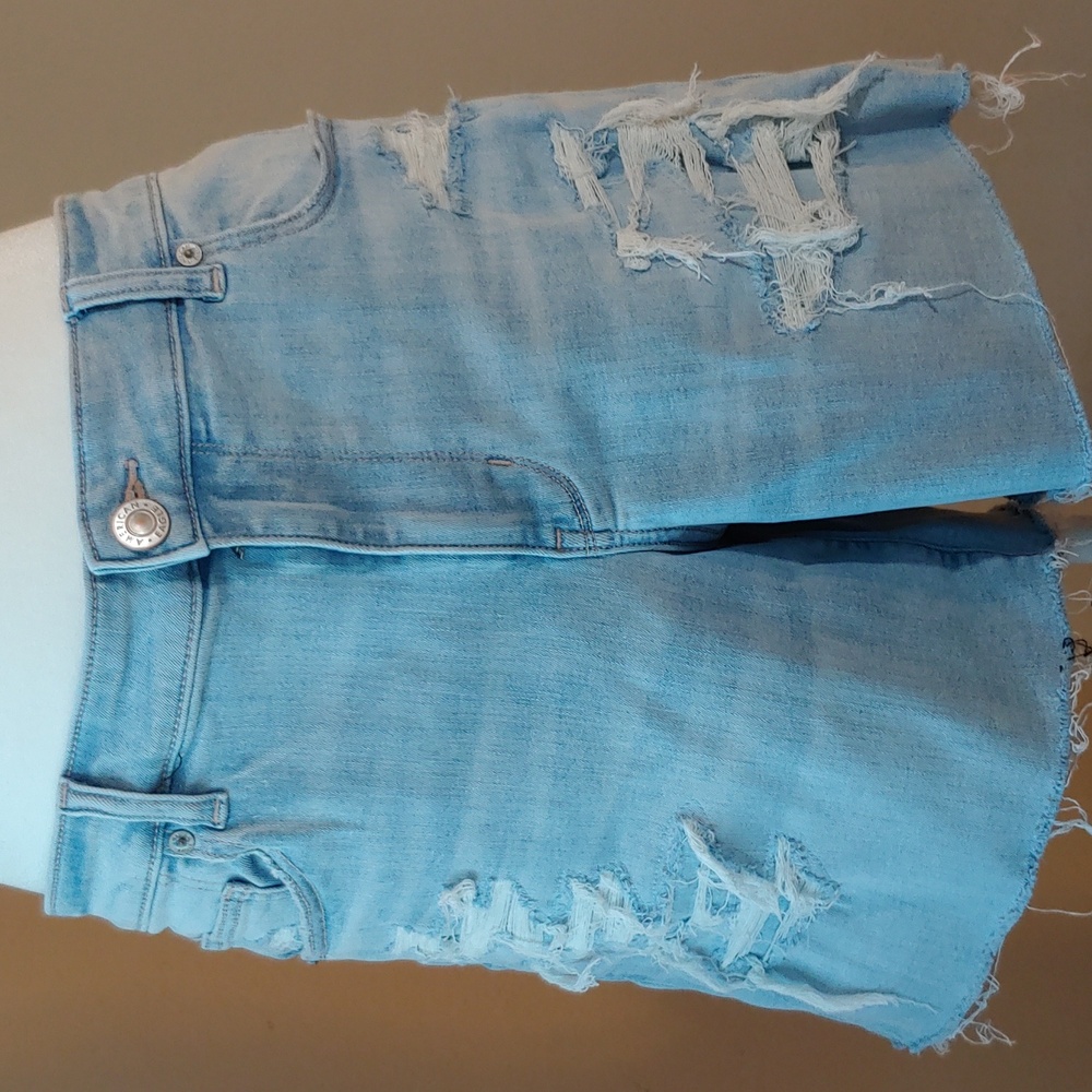 American Eagle Outfitters Light Blue Ripped Denim Shorts Women's Plus size 18
